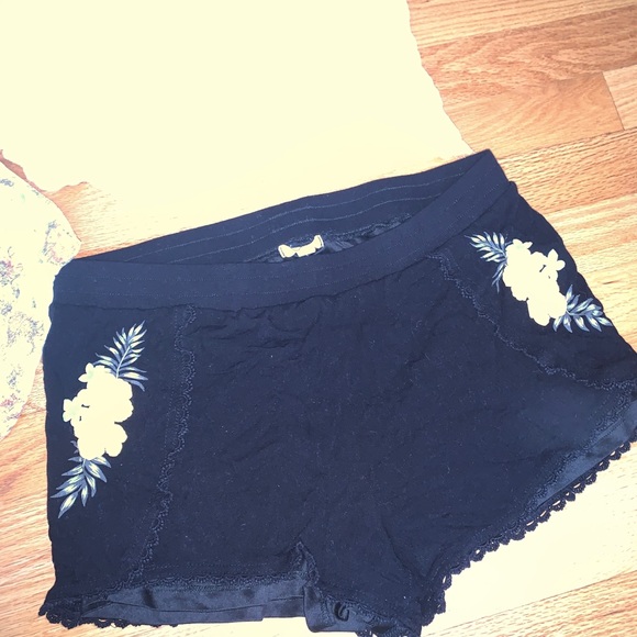 Three Shorts Bundle - Picture 3 of 11